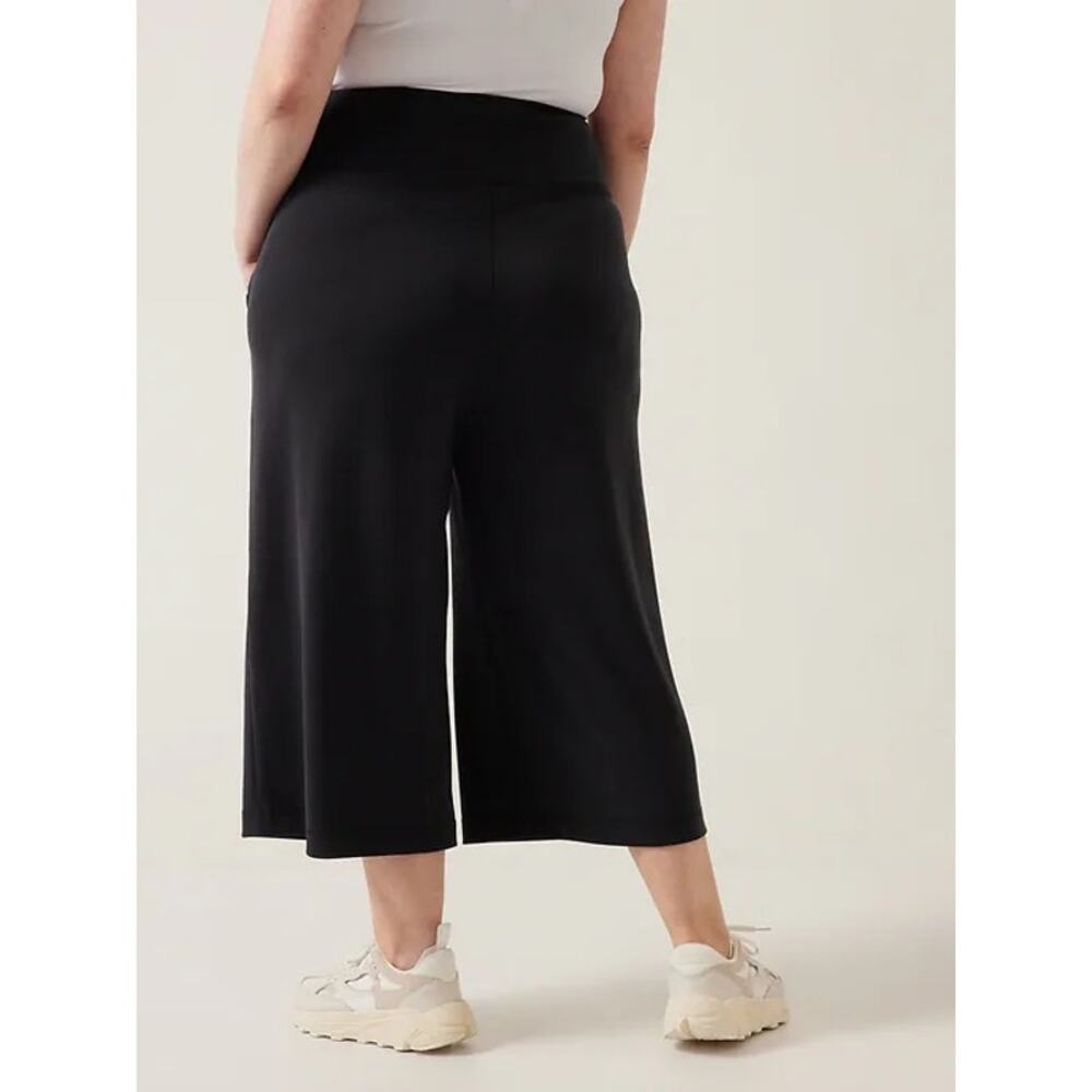 Athleta Seasoft Wide Crop Pants Black Lounge Travel READ Womens Small Petite